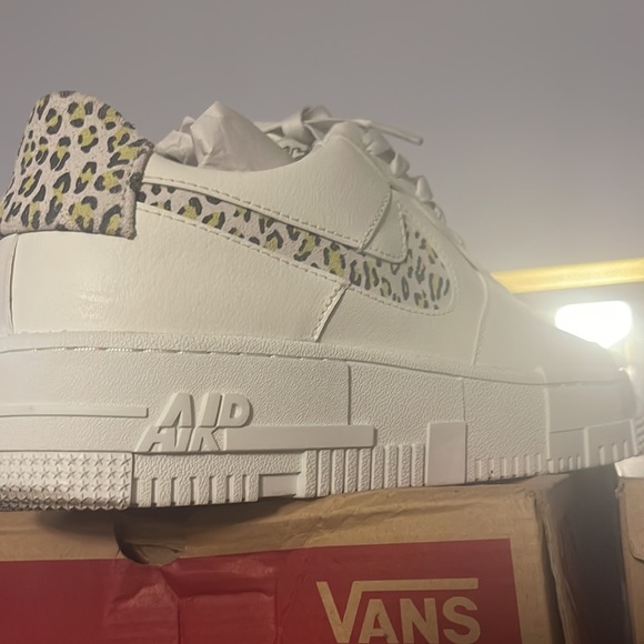 NWIB |Nike Air Force 1 Pixel SE Women Size 9 - Picture 2 of 4